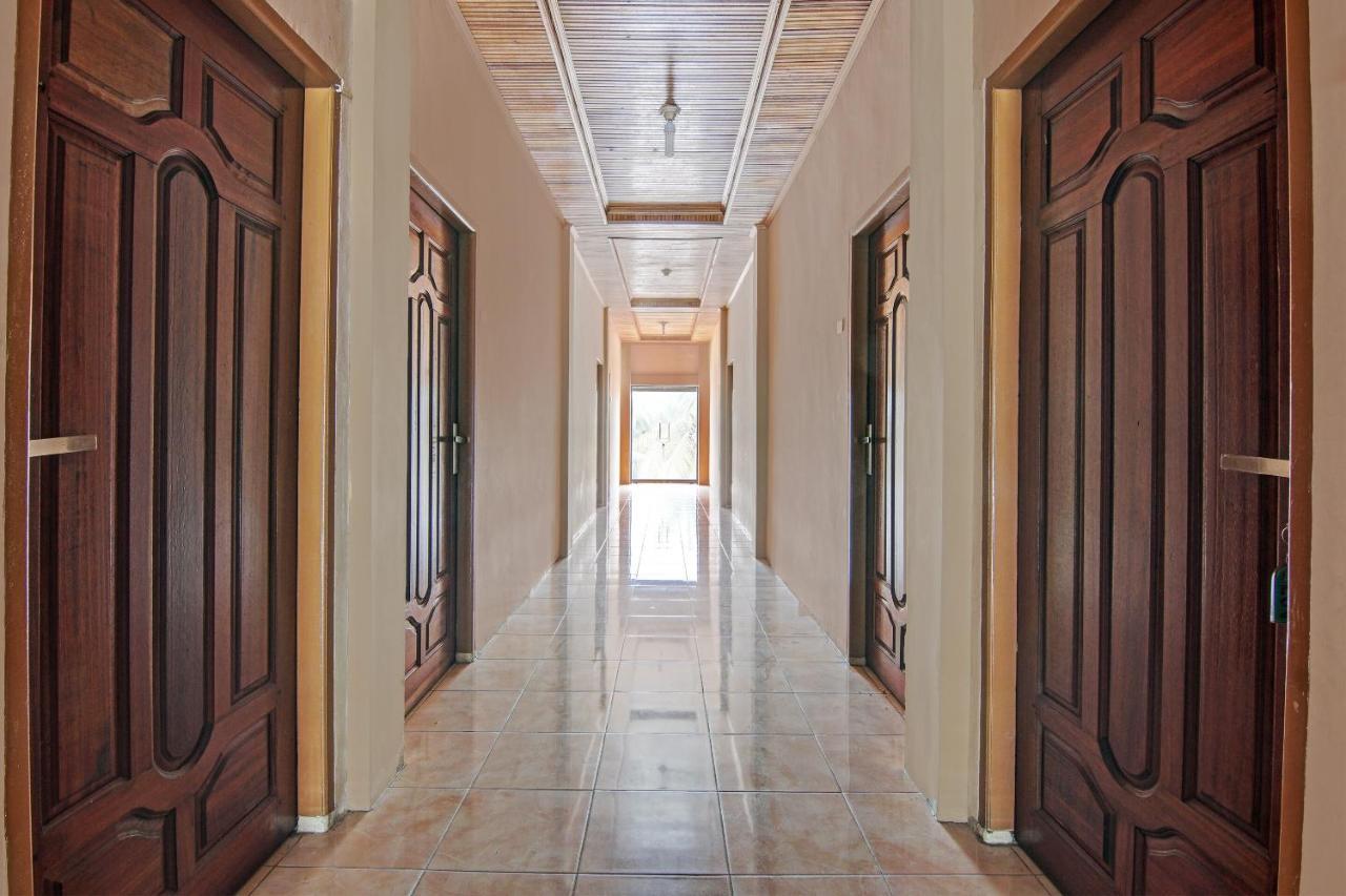 Oyo 92551 Netra Hotel Ujunbatu Экстерьер фото