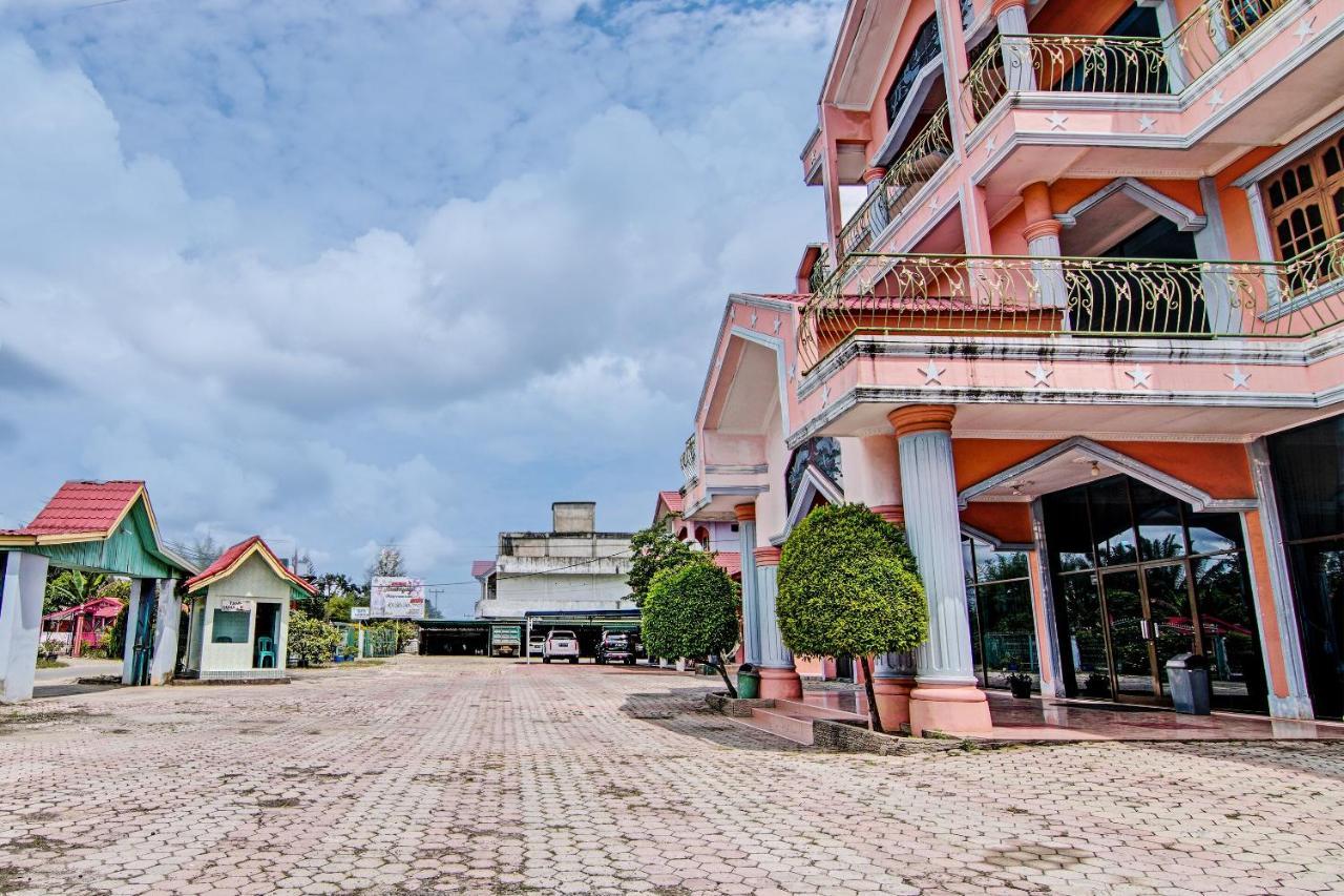 Oyo 92551 Netra Hotel Ujunbatu Экстерьер фото