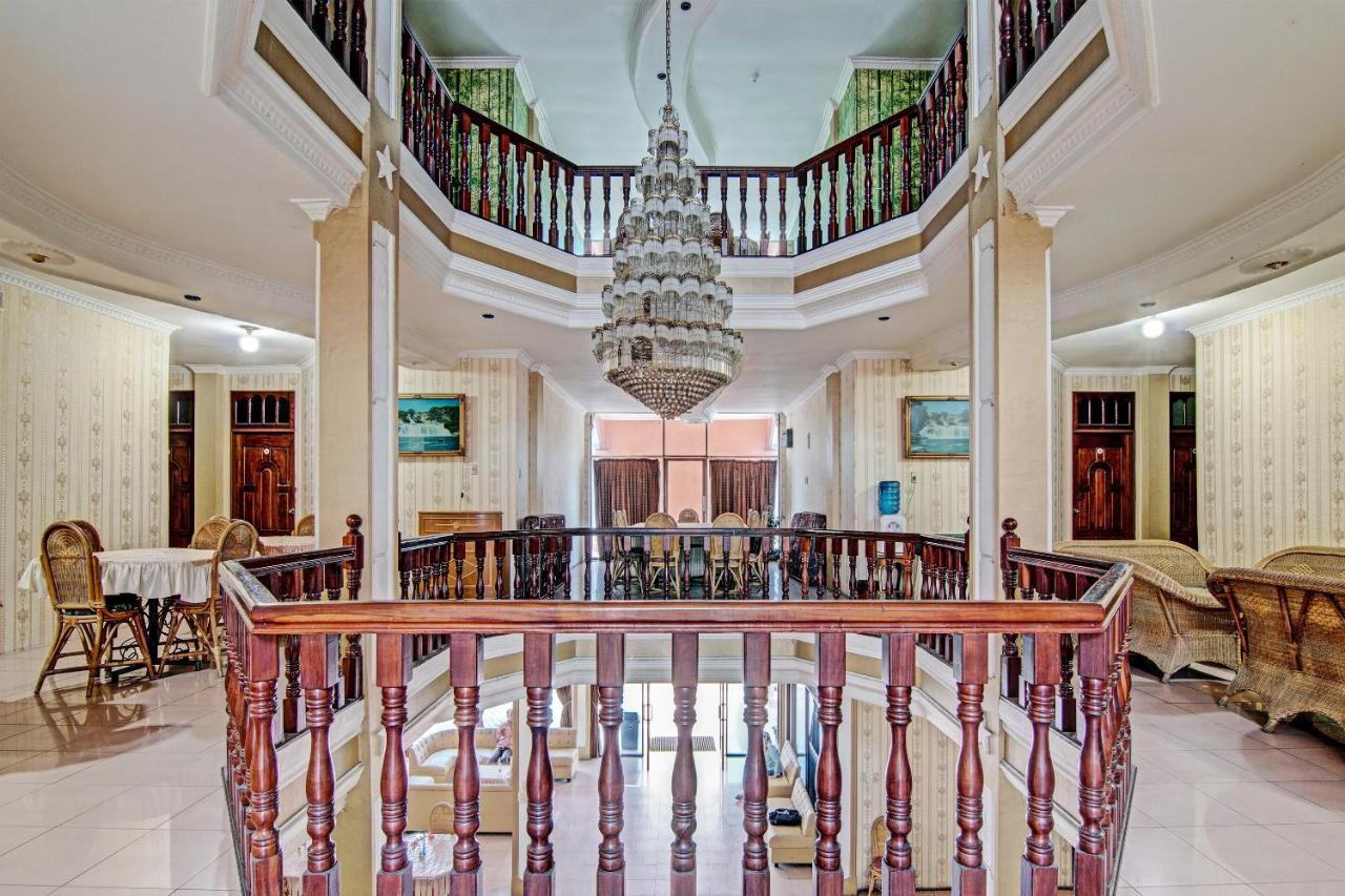 Oyo 92551 Netra Hotel Ujunbatu Экстерьер фото