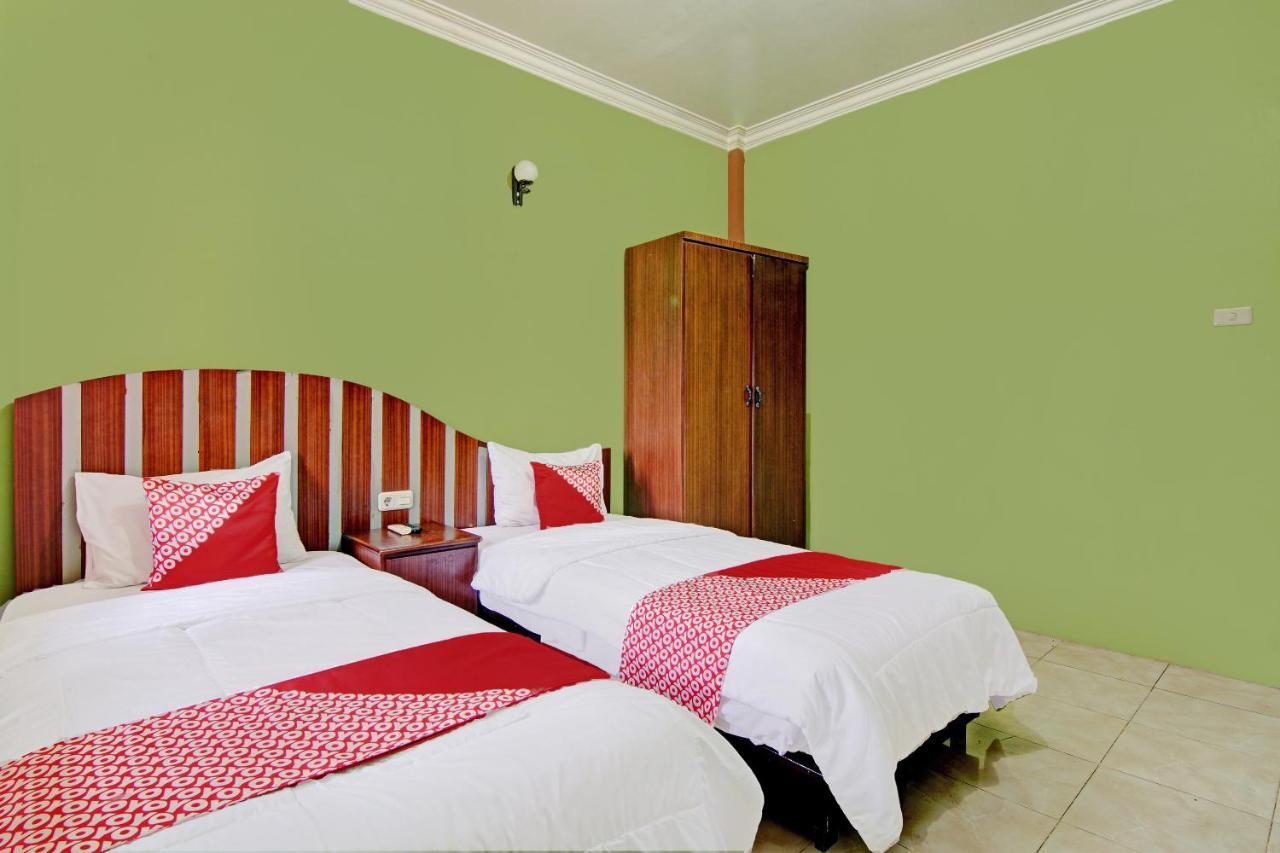 Oyo 92551 Netra Hotel Ujunbatu Экстерьер фото