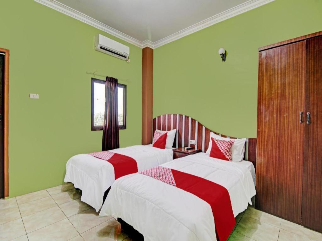 Oyo 92551 Netra Hotel Ujunbatu Экстерьер фото