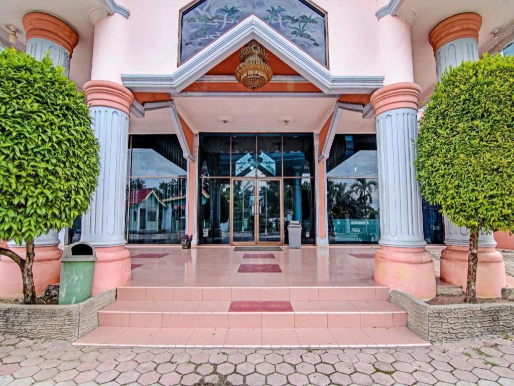 Oyo 92551 Netra Hotel Ujunbatu Экстерьер фото
